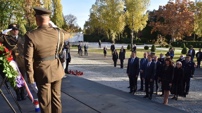 Predsjednik Vlade položio vijence na Mirogoju u prigodi blagdana Svih svetih